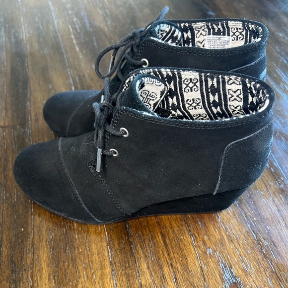 Tom’s Desert Wedge ankle bootie black suede women’s 7.5-GUC - Picture 5 of 7